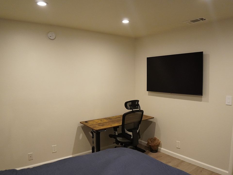 1st image of 6389 La Palma Pkwy #3