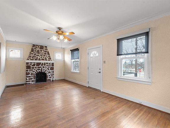 3rd image of 2556 Oakland Ave