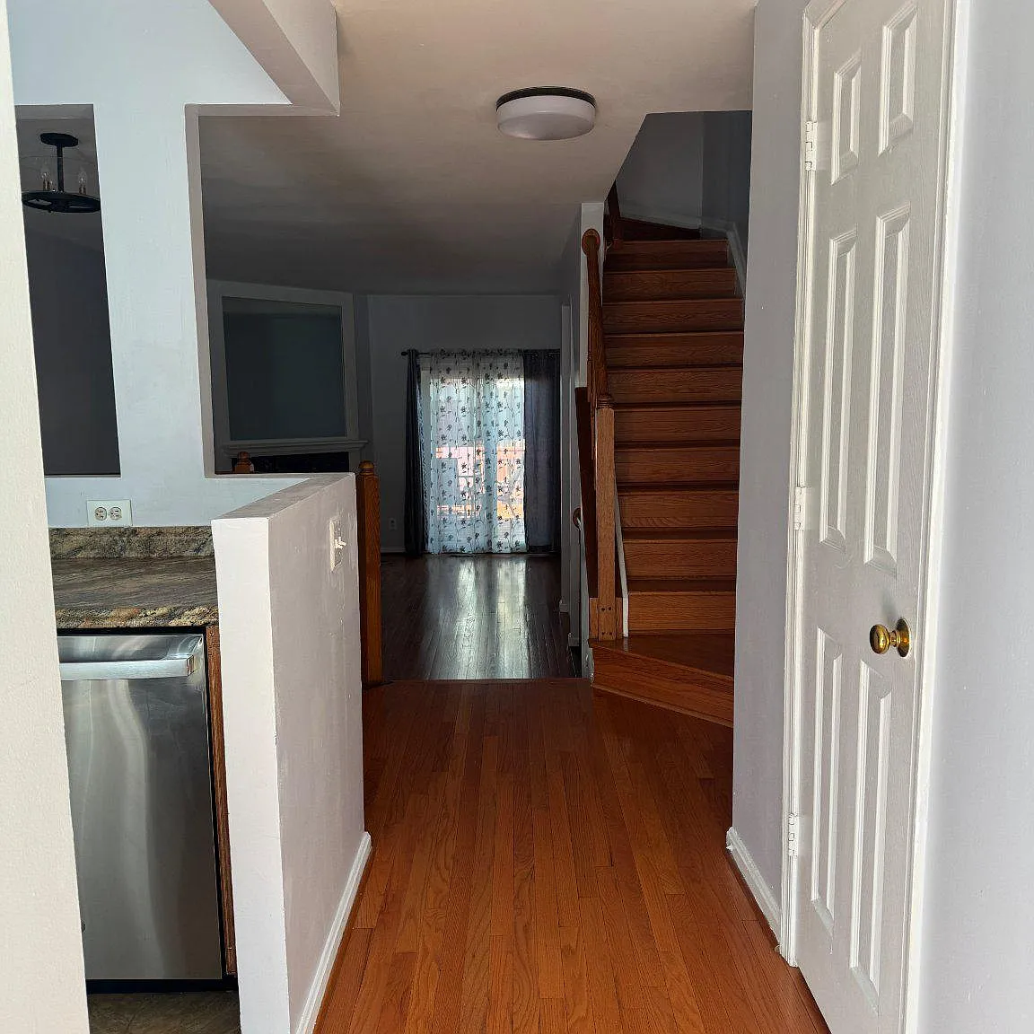 3 bed, 2.5 bath, 1112 sqft, $2,950 — Photo 2