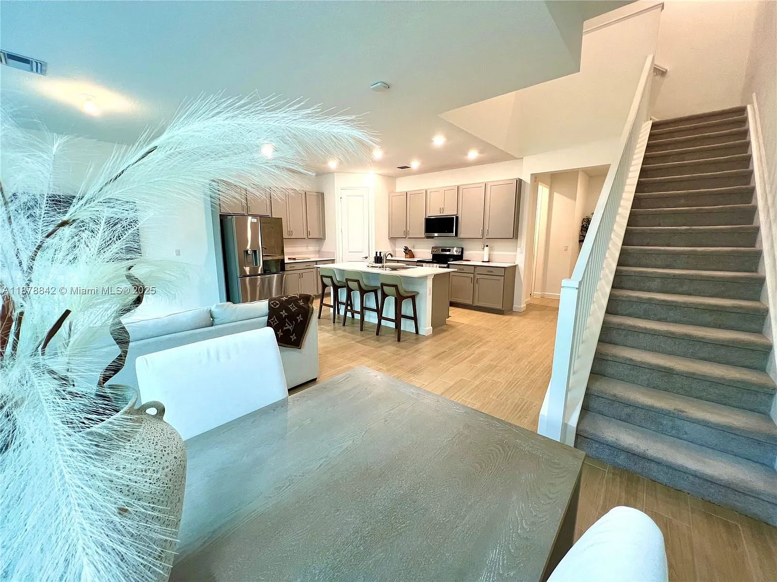 3 bed, 2.5 bath, $3,250 — Photo 2