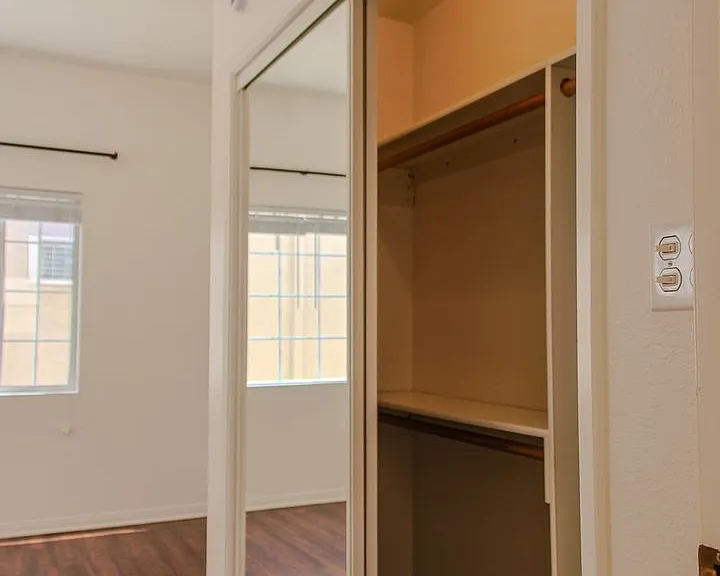 Garfield Avenue Apartments — Photo 31