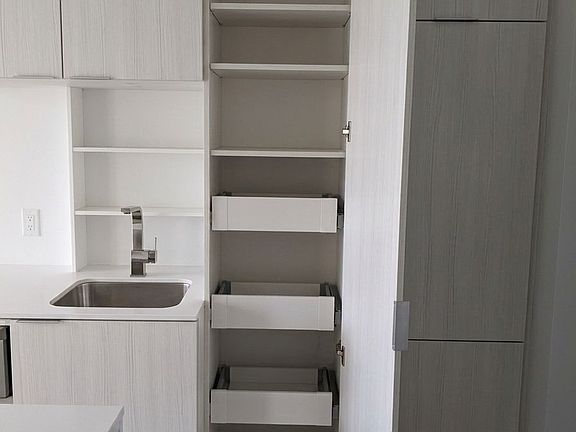 2nd image of 77 Shuter St #1908