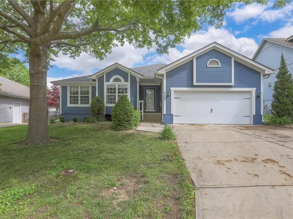 207 NE Eastwood Dr, Blue Springs, MO 64014