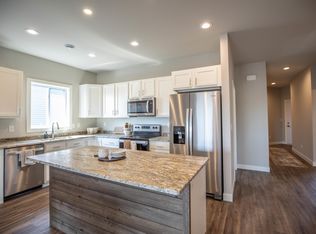 7030 67th St S, Horace, ND 58047