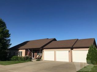 910 James Rdg, Creston, IA 50801