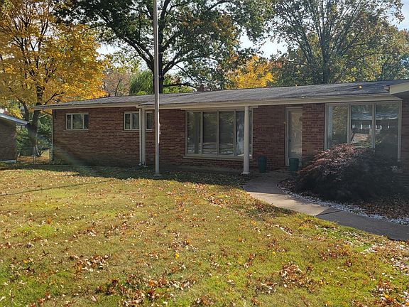 2nd image of 534 Beaucaire Dr