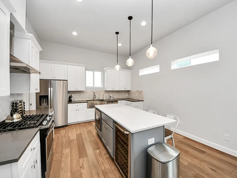 1223 W 16th St #B — Photo 18