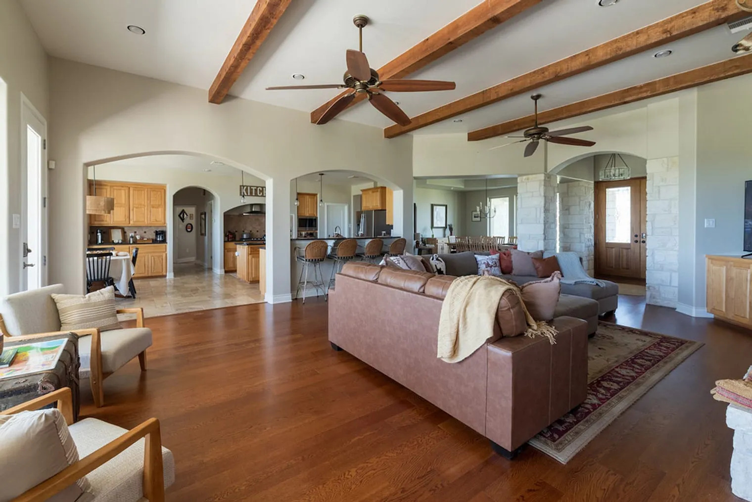 4 bed, 3.0 bath, 3390 sqft, $8,959 — Photo 4