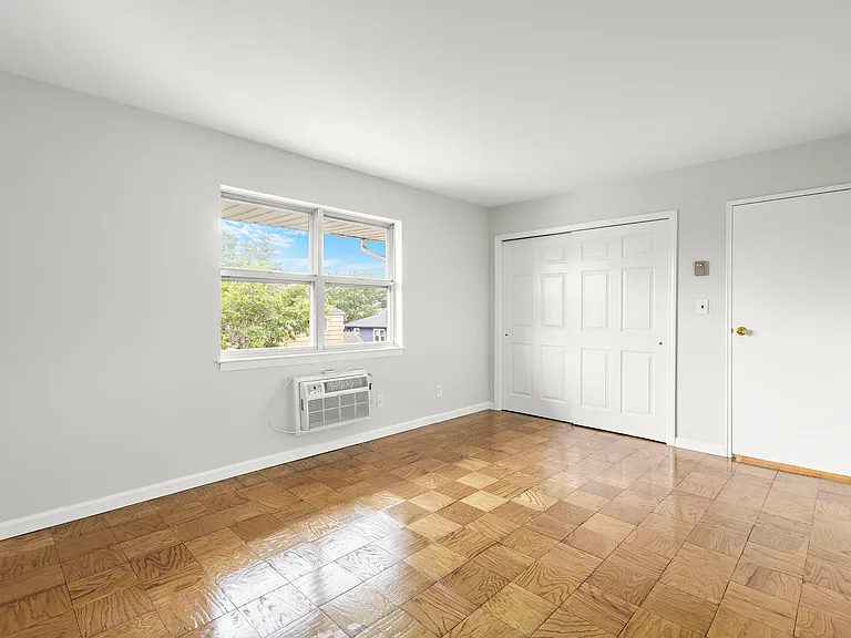 Bedroom & Closet