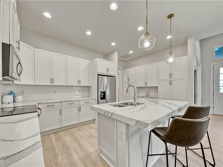 6421 Carnival Rd — Photo 9