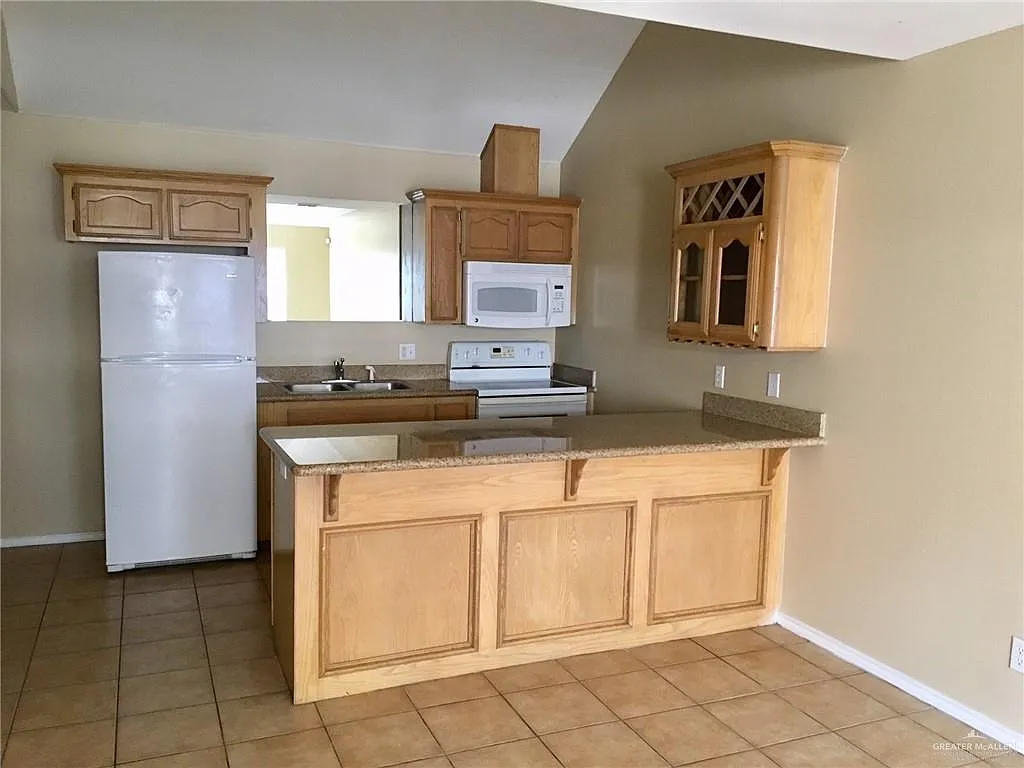 1 bed, 1.0 bath, 720 sqft, $660 — Photo 2