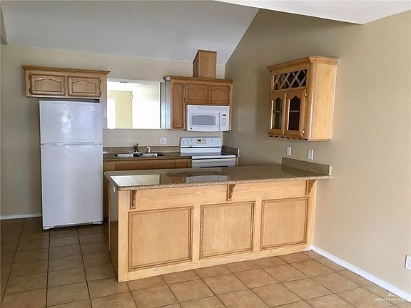 2nd image of 2503 Salvatierra Ave #33