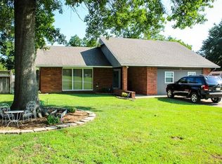 519 E 21st St, Okmulgee, OK 74447