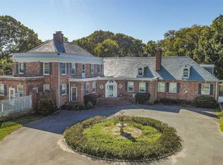 274 River Rd, Saint James, NY 11780