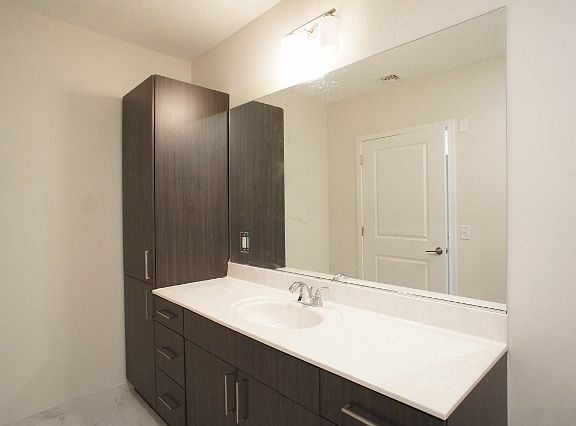 5th image of 587 Connecticut Ave #203