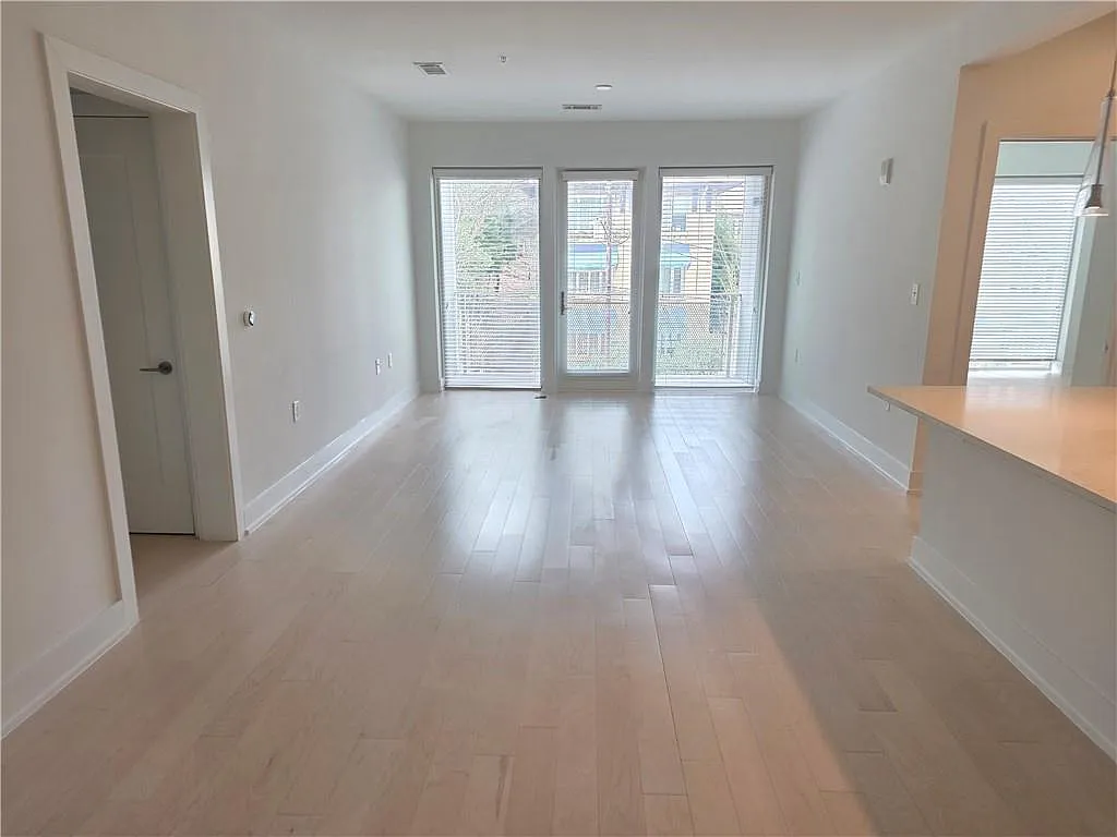 Building Photo - 775 Juniper St NE #321