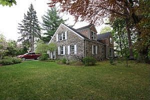 2nd image of 190 Manhasset Ave