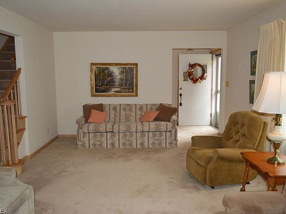4th image of 255 Casterton Ave