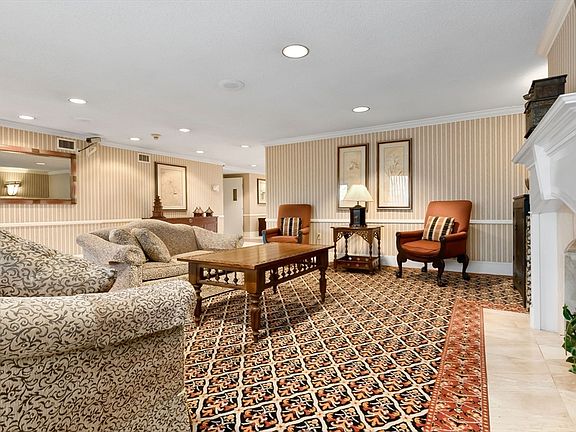 5th image of 1008 Paradise Rd APT 1M