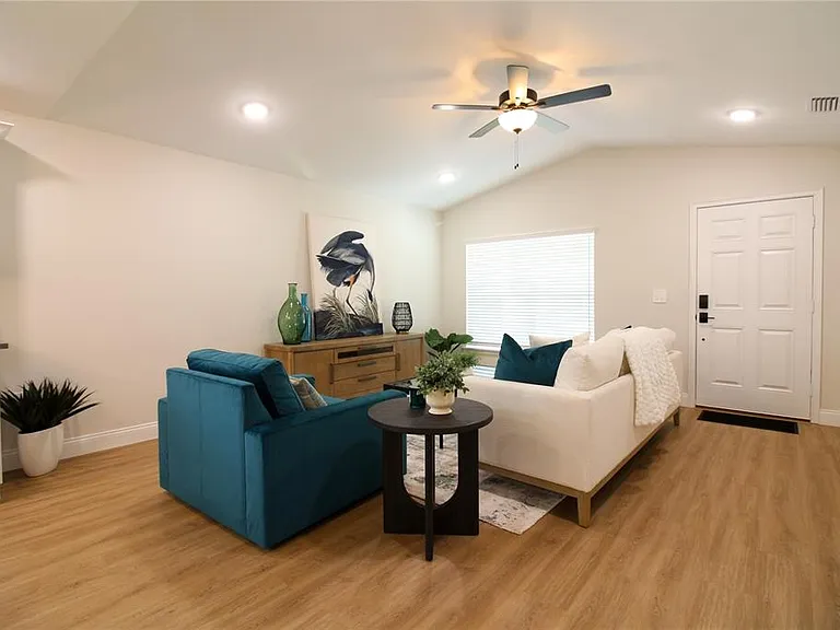 1242 Dorothy St — Photo 3