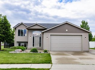 1237 Diversion Dr, West Fargo, ND 58078
