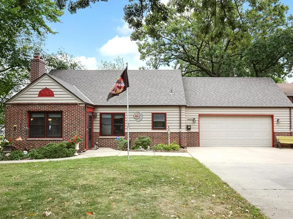 4049 Shoreline Dr, Robbinsdale, MN 55422