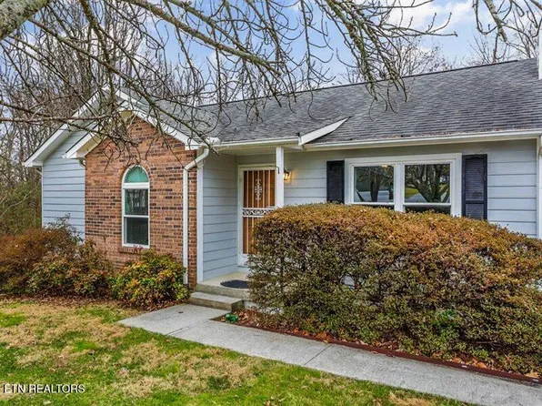 6120 Waterbury Ln, Knoxville, TN 37912