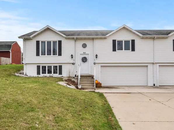303 Oakwood DRIVE, Manitowoc, WI 54220
