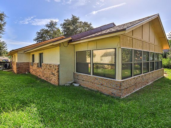 4th image of 1135 Southampton Dr