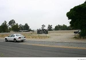 2nd image of 10883 Tamarind Ave