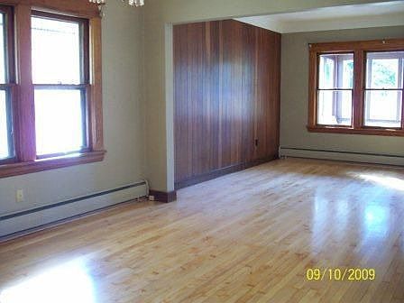 2nd image of 362 Bay St