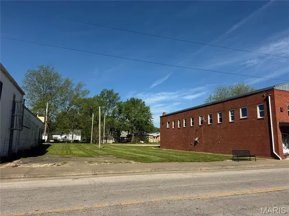 312 S Alvarado Ave, Belle, MO 65013