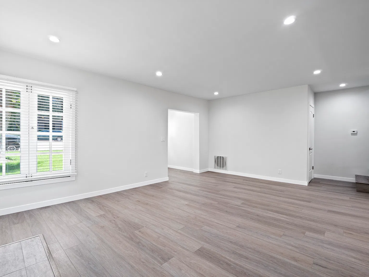 2 bed, 1250 sqft, $3,900 — Photo 3