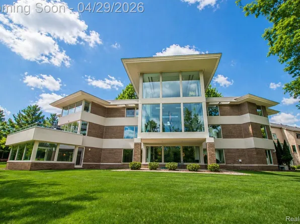 1208 Hidden Lake Dr, Bloomfield Hills, MI 48302