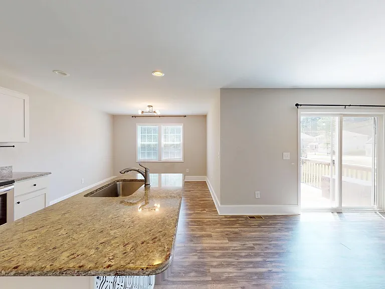 203 S Pine St — Photo 8