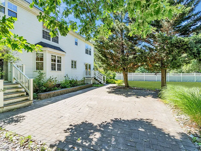 6 Marybeth Ct — Photo 45