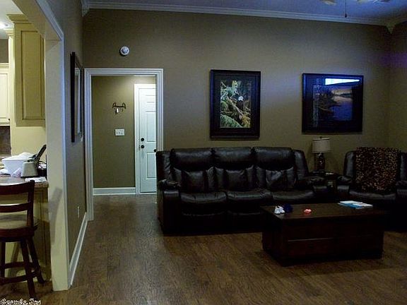 3rd image of 605 Sanibel St