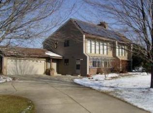 S71W24295 Cameron Ct, Waukesha, WI 53189