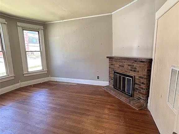 4th image of 224 N Elm St
