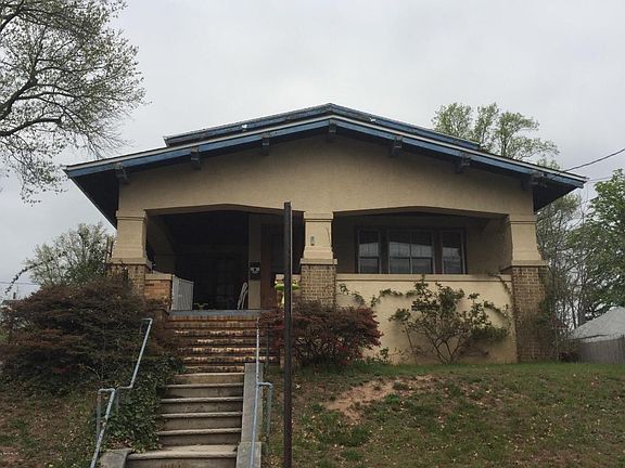 2nd image of 117 W Lincoln Ave