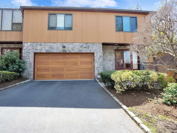 152 The Crescent #152, Roslyn Heights, NY 11577
