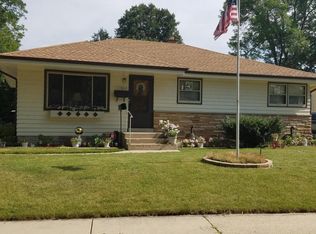 8215 W Lynmar Ter, Milwaukee, WI 53222