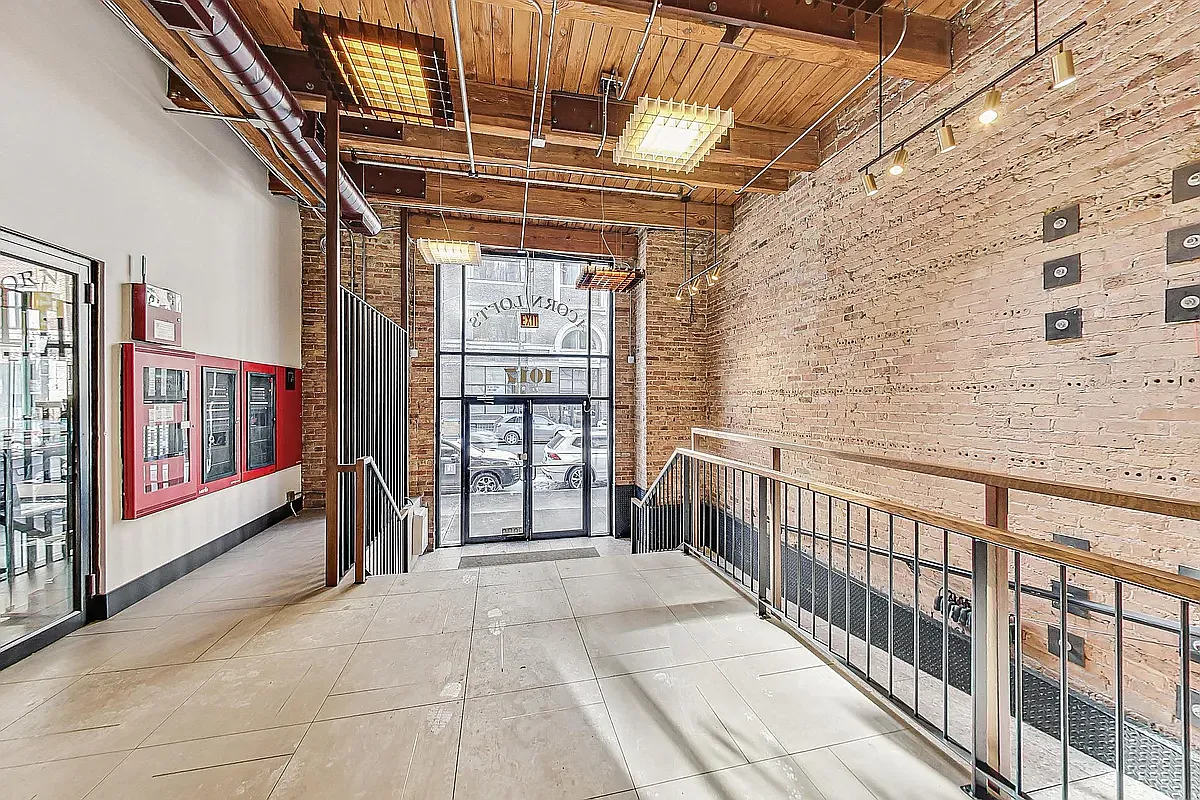 2 bed, 2700 sqft, $5,795 — Photo 3