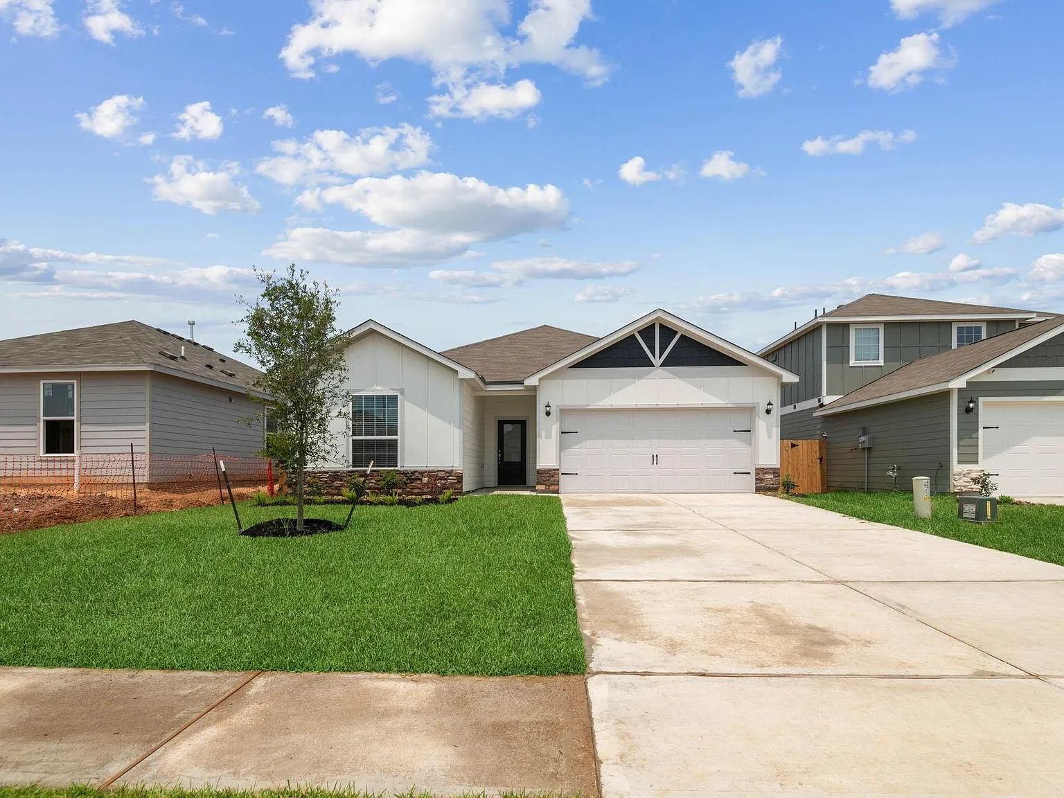 4 bed, 2.0 bath, 1601 sqft, $2,230 — Photo 1