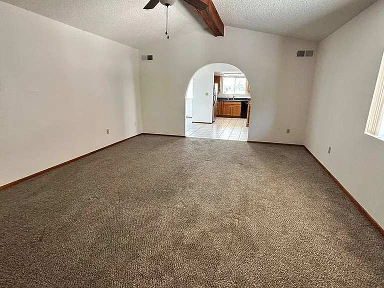 2401 Cosnina Dr — Photo 5
