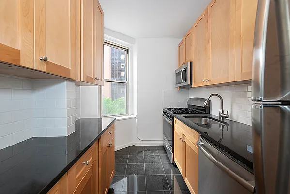 Sold by Living New York | media 10