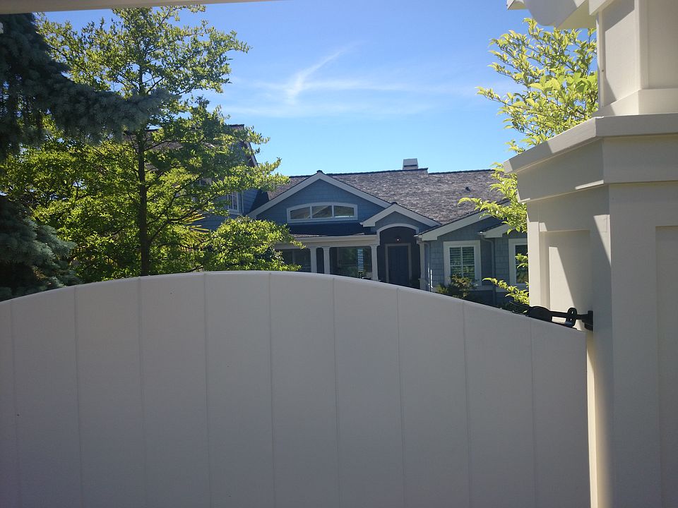 2nd image of 2812 Magnolia Blvd W