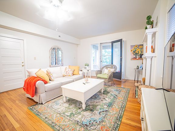 2nd image of 3513 Wyandotte St APT 3N