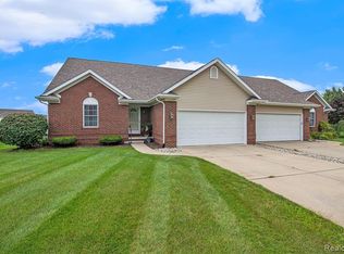 13320 Spruce Ct, Linden, MI