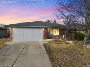 15303 Lincolnshire Ln, Fraser, MI 48026